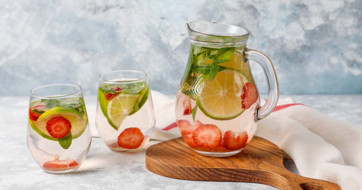 Beba mais água com estas 5 infusões refrescantes de Frutas e Ervas Aromáticas